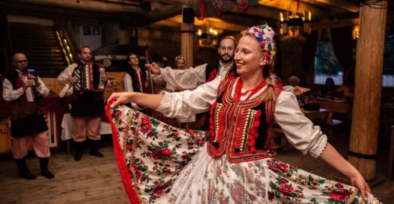 Evening Folk Show, singing, dancing and delicious food! - A Closer Look at What You Can Expect