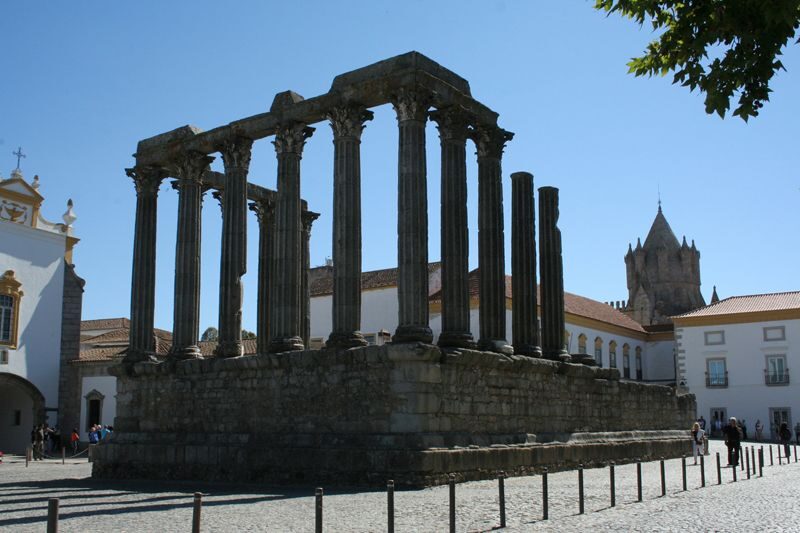 Évora and Megaliths Full-Day Tour from Lisbon - Exploring Évora’s Historic Core