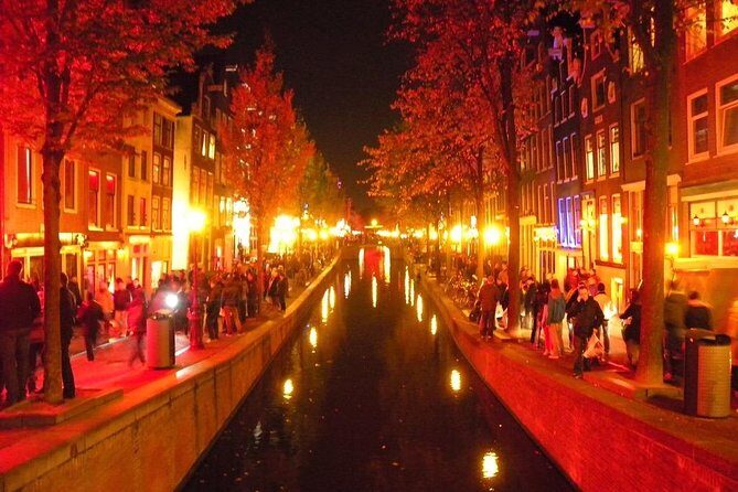 Exclusive Amsterdam Red Light District tour with a drink - Who Should Consider This Tour?