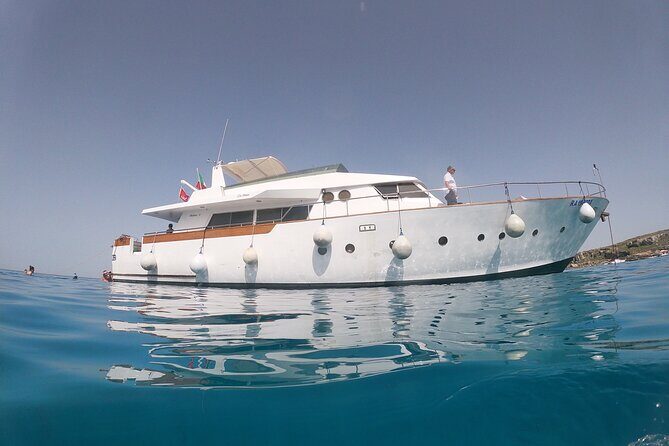 Excursion on Luxury Yacht Shalimar IV - Who Should Consider This Tour?