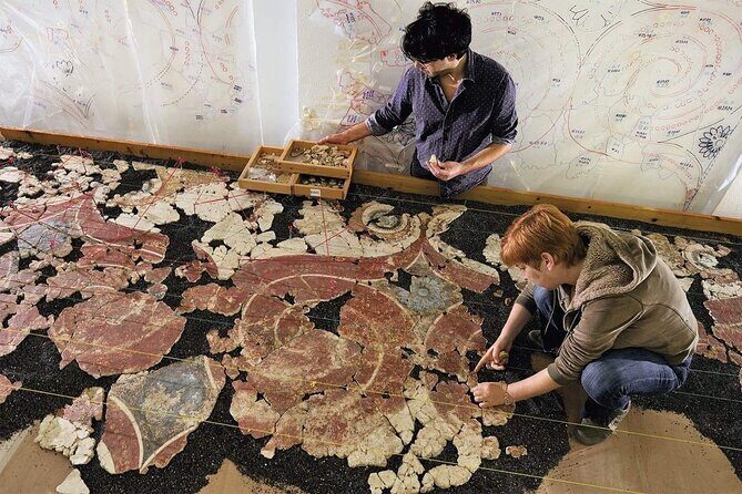 Explore Akrotiri GroupTour - The Experience and Its Value