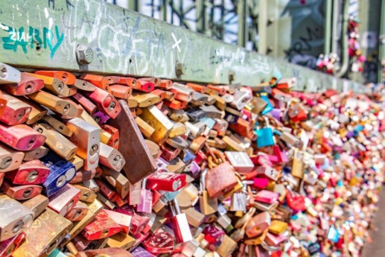 Explore Colognes Best Street Art Quarter - The Value of a Short, Focused Art Walk