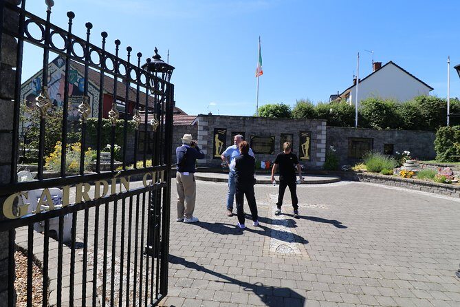 Falls road Murals Walking Tour with former prisoners - Deep Dive into the Itinerary