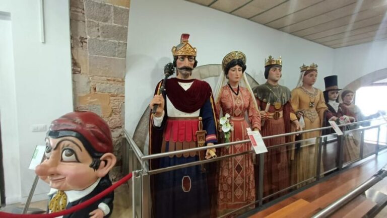 Familly friendly: tailored tapas, giants & Scavenger Hunts! - Practical Details & Considerations