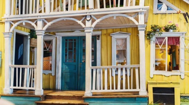 Family Walking Tour of Stockholm's Old Town, Junibacken - The Longer Tour: Including Junibacken and Transport