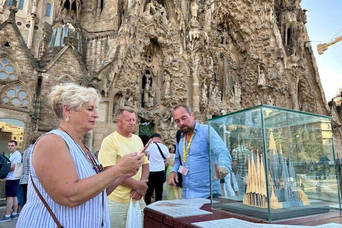 Fast Track: Sagrada Familia Guided Tour - What the Reviews Say