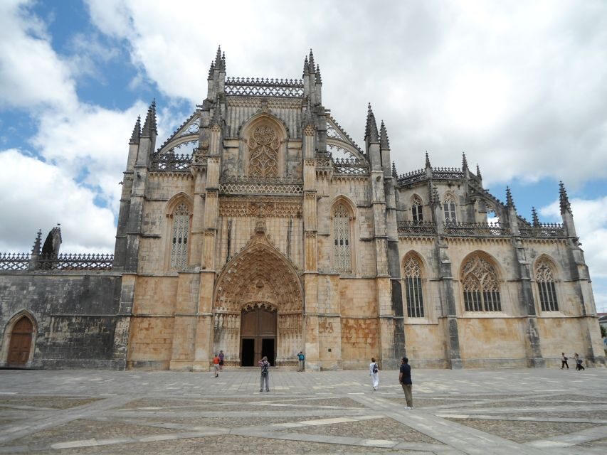 Fátima, Batalha, Alcobaça, Nazaré and Óbidos Private Tour - Details on the Experience
