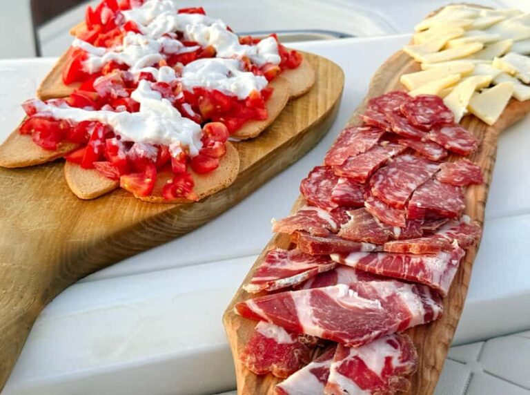 Figarolo Island: a boat trip with a sunset aperitif - The highlight: sunset aperitif