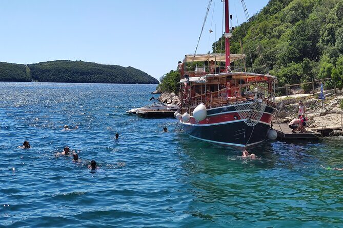Fish Picnic excursion on Kristofor boat - Lunch and Onboard Comforts