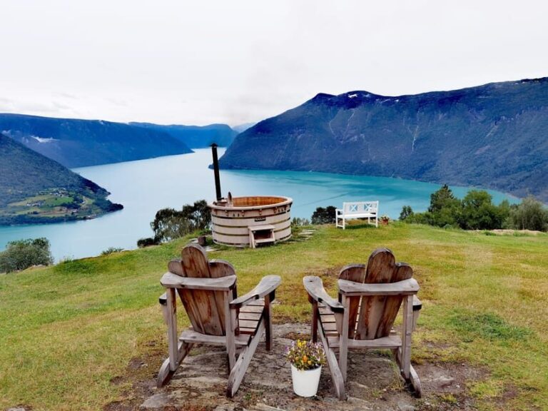 Flåm Flexible Tour with Stegastein, cruise and train include - The Viewpoint: Stegastein