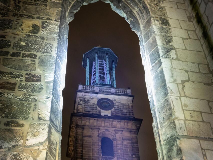 Flashlight tour for children/teenagers - The Experience: A Closer Look