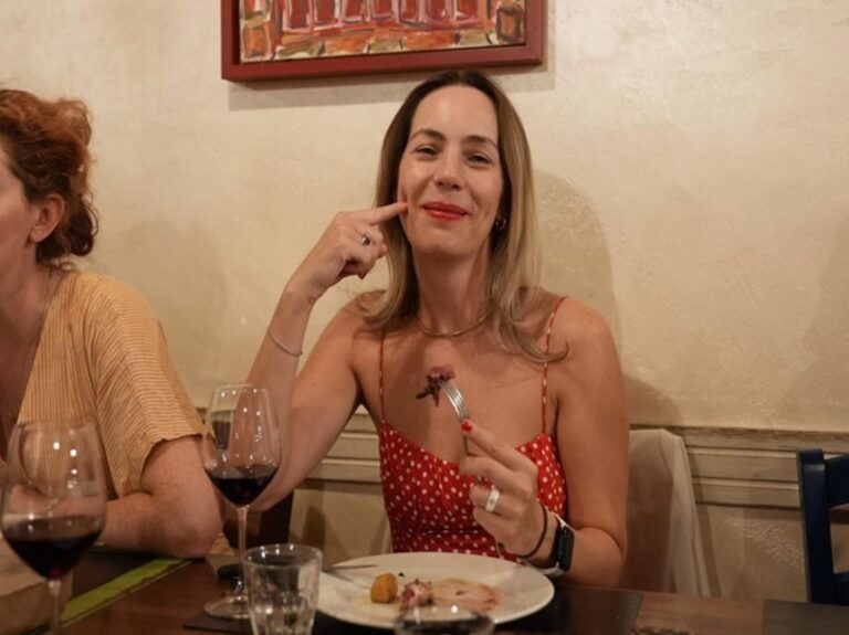 Florence: Food Walking Tour with Local Steak and Tuscan Wine - The Historic Touches and Food Stops