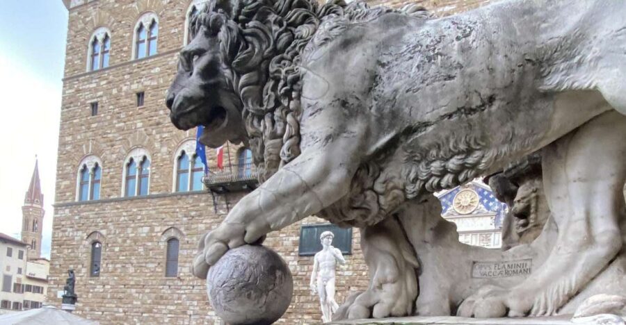 Florence historical centre and legends tour for small groups - The Guide and the Experience