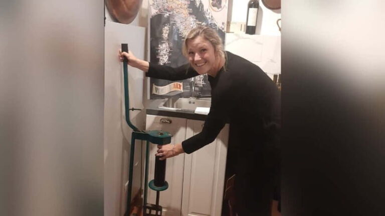 Florence: Make your wine Workshop Ponte Vecchio - What Makes This Experience Stand Out?