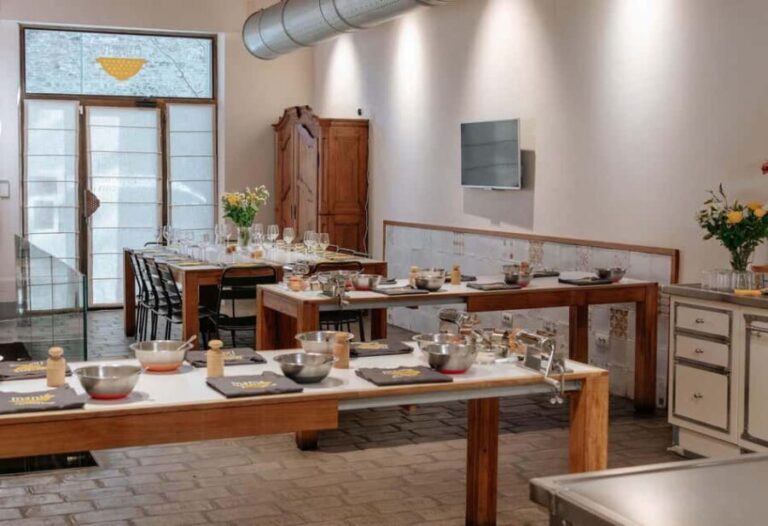 Florence: Pasta Class with 4-Course Wine-Paired Meal - The Details: How the Class Operates