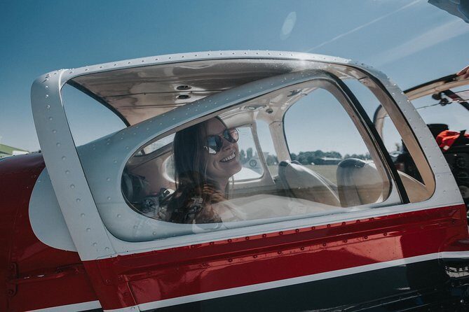 Fly above Lyon in a private plane - What are the highlights?