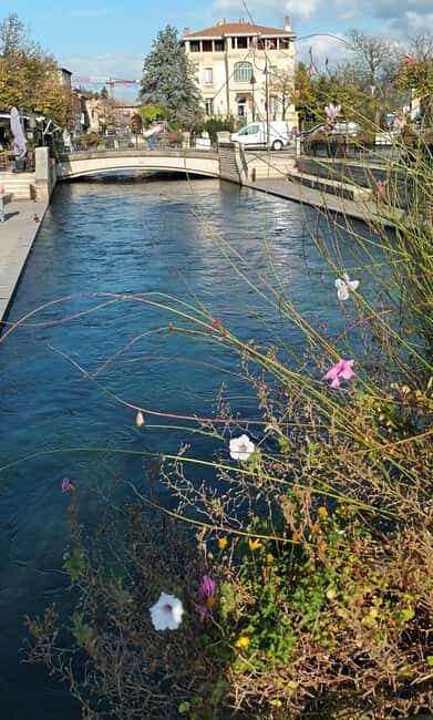 Fontaine De Vaucluse and Isle Sur La Sorgue by electric bike