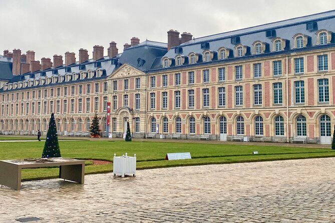 Fontainebleau, Versailles, Trianon Small group from Paris - Fontainebleau Château: A Living History