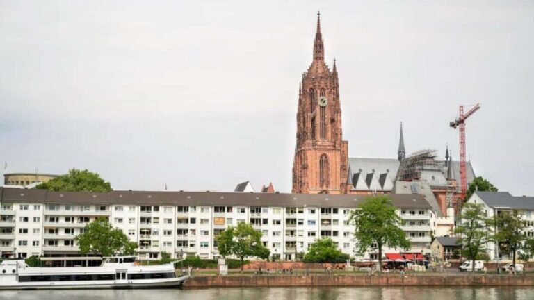 Frankfurt: Guided tour through the old town of half-timbered houses & Burgstadt - What to Expect & Practical Tips