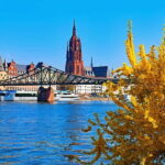 Frankfurt: Walking tour between St. Paul's Church, Main & Old Town flair in German - The Guide and the Atmosphere