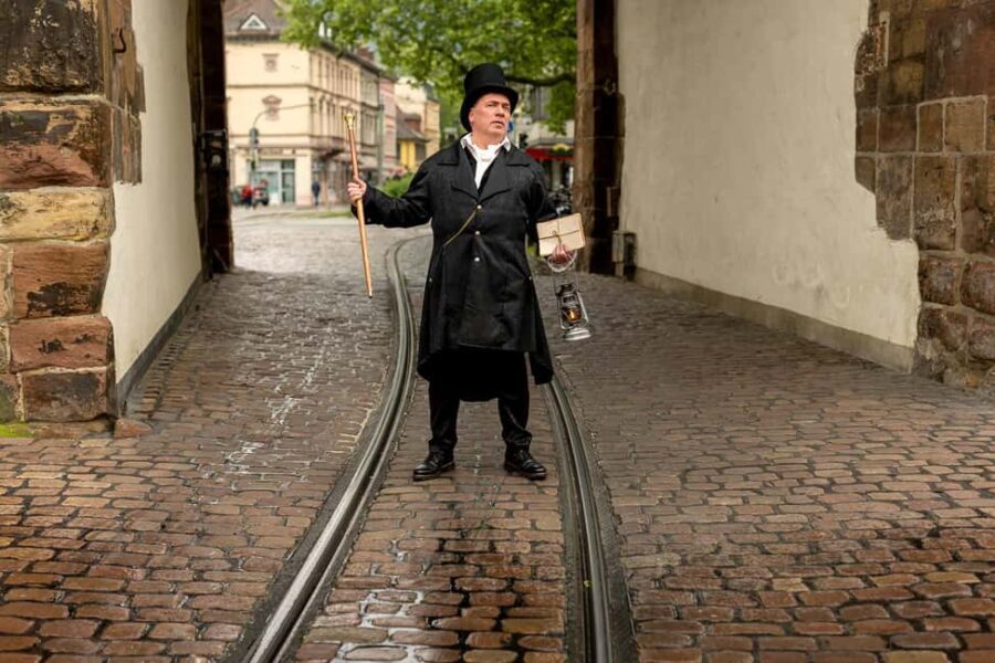Freiburg: Acting tour Historix tour "Cathedral, gates, city legends" - The Experience in Detail