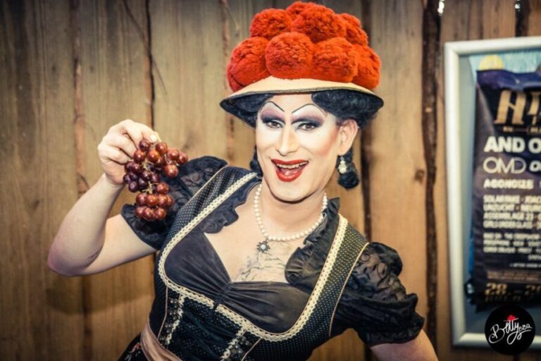 Freiburg: Drag Queen Show Walk with Betty BBQ - Authentic Guest Experiences