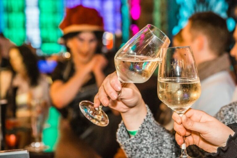 Freiburg: Guided Pub Crawl with Drinks - The Flow of the Night