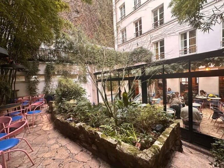 French lessons over a typical breakfast at the foot of Montmartre - Is It Worth the Price?