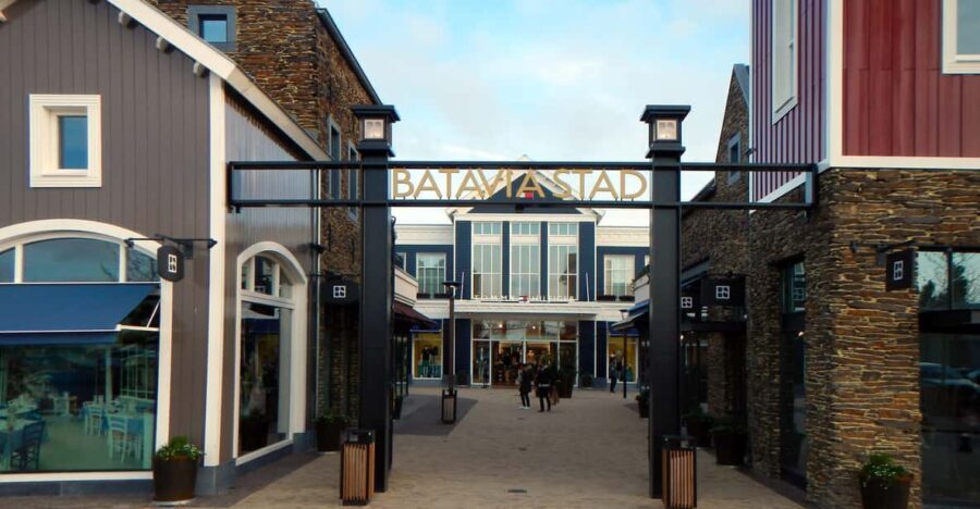 From Amsterdam: Private Day Trip to Fashion Outlet - Who Would Enjoy This Tour?