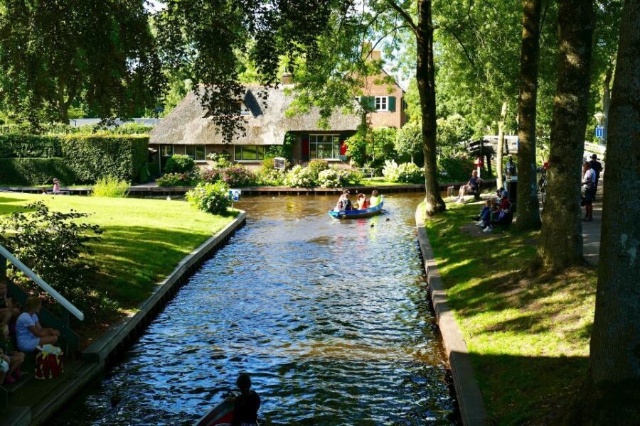 From Amsterdam: Private Sightseeing Tour to Giethoorn - Analyzing the Value
