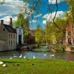 From Brussels: Bruges Day Trip with Boat Tour Option (ES) - Deep Dive into the Highlights