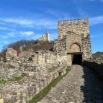 From Bucharest: Full-Day Trip to Bulgaria Highlights - Exploring Veliko Tarnovo: The Medieval Heart