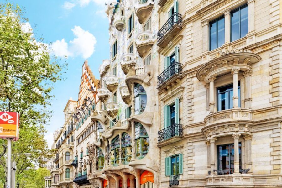 From Costa Brava: Barcelona and Antoni Gaudí's Work Bus Tour - What to Expect During the Day