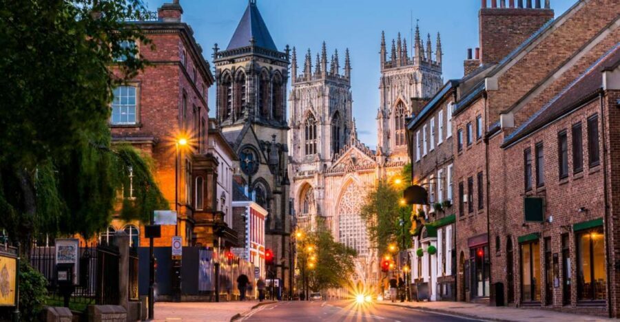 From Edinburgh: 5 Day Best of Northern England Tour - Exploring York and Whitby
