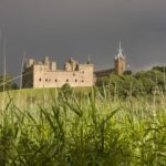 From Edinburgh: Outlander Full-Day Tour in Spanish - How the Day Unfolds