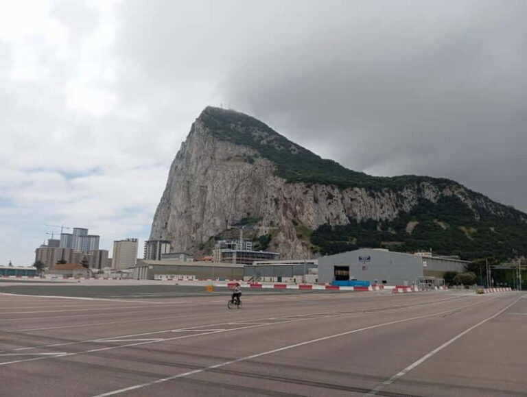 From Fuengirola: Gibraltar Day Trip - Arrival at Gibraltar: What to Expect