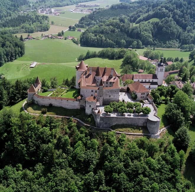 From Geneva: Gruyères Tour with Cheese & Chocolate Factories - Transportation and Group Dynamics