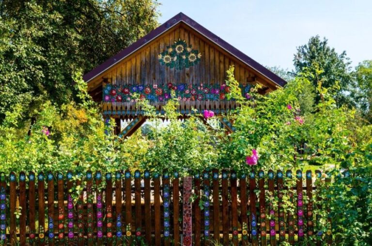 From Krakow: Guided Tour of Zalipie - Exploring Zalipie: The Painted Houses