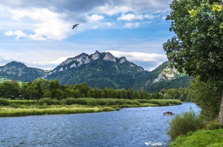 From Krakow: Rafting on Dunajec River Full-Day Trip - The Experience and the Guides