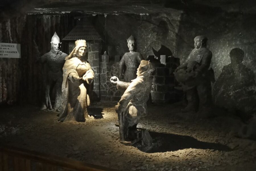 From Krakow: Wieliczka Salt Mine Tour in Italian - The Practical Side: What You Need to Know