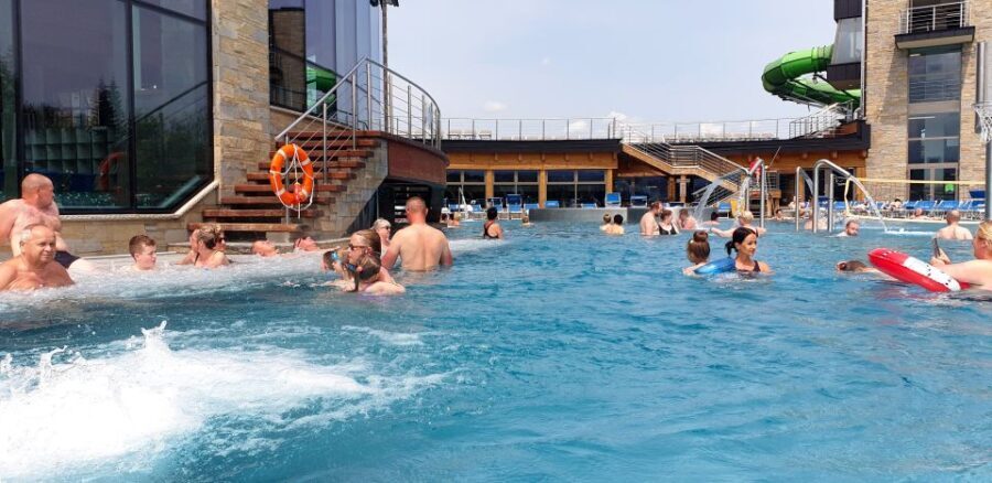 From Krakow: Zakopane & Thermal Springs Day Trip with Pickup - The Guides and Overall Value