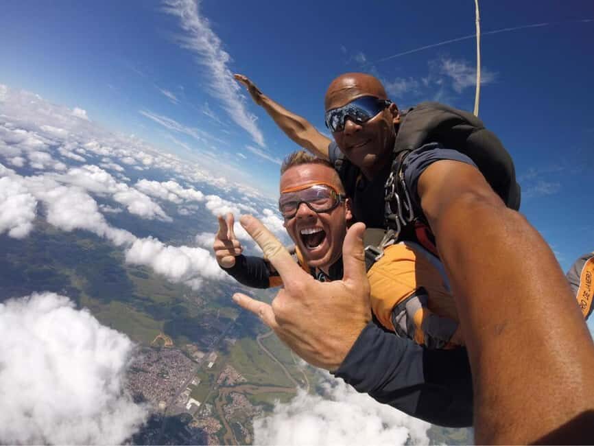 From Lisbon: An Incredible 9,000-Foot Skydiving Jump - An Honest Look at the Skydiving Tour from Lisbon