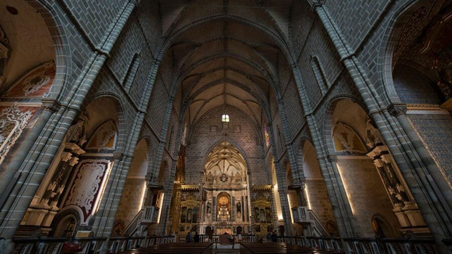 From Lisbon: Évora Tour with Wine Tasting included - Key Sites in Évora