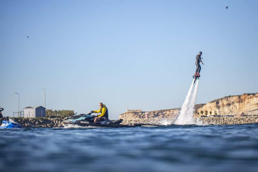 From Lisbon: Flyboard, an unforgettable experience - What makes flyboarding such a memorable activity?