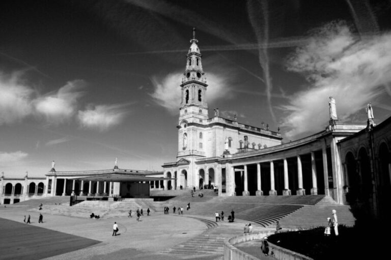 From Lisbon: Private Tour - Fátima,Batalha,Nazaré and Óbidos - What to Expect Throughout the Day