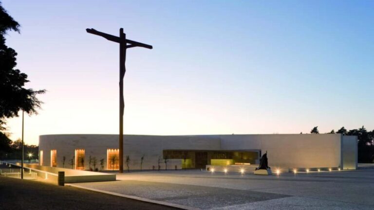 From Lisbon: Tomar and Fátima Day Trip with Guide - Who Would Love This Tour?