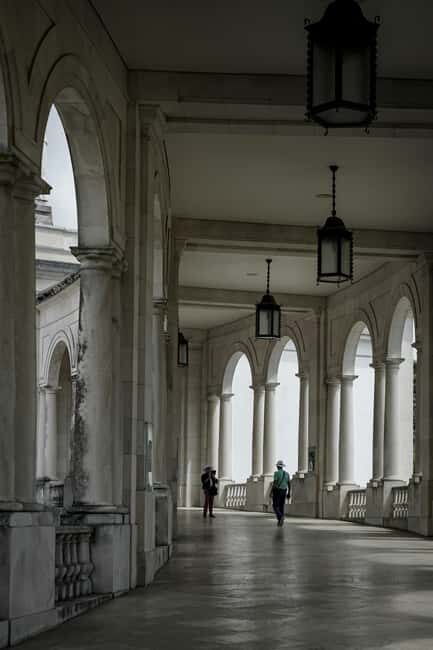 From Lisbon: Tour of Fatima, Nazaré, and Óbidos with an English-speaking tour guide - What Works Well