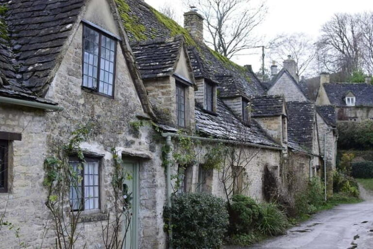 From London: Full-Day Cotswolds Group Tour - Exploring Burford: Old-World Charm