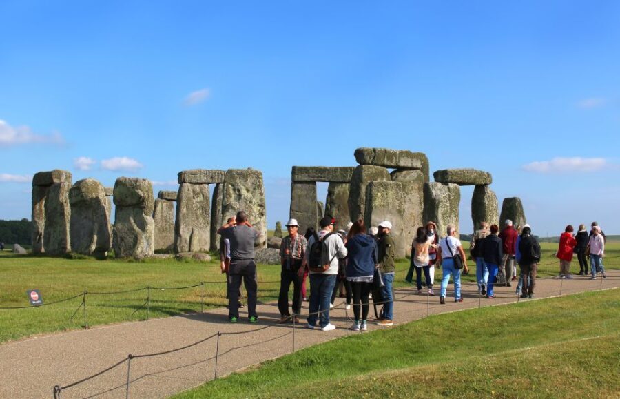 From London: Windsor Castle and Stonehenge with Snack Pack - The Breakdown of the Tour