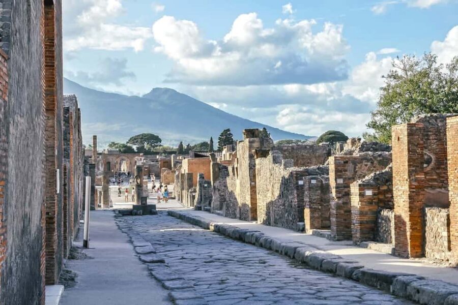 From Naples: Visit Pompeii Scavi and Vesuvius with a guide and skip-the-line ticket - Practical Tips